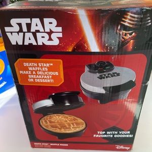 NIB StarWars Death Star waffle maker